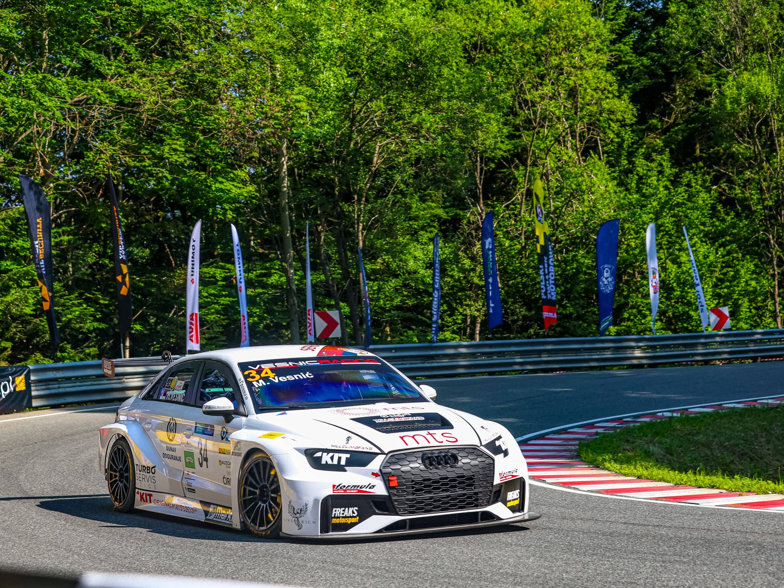 Audi RS3 LMS TCR na apeksu — trkačka vožnja, Limanowa