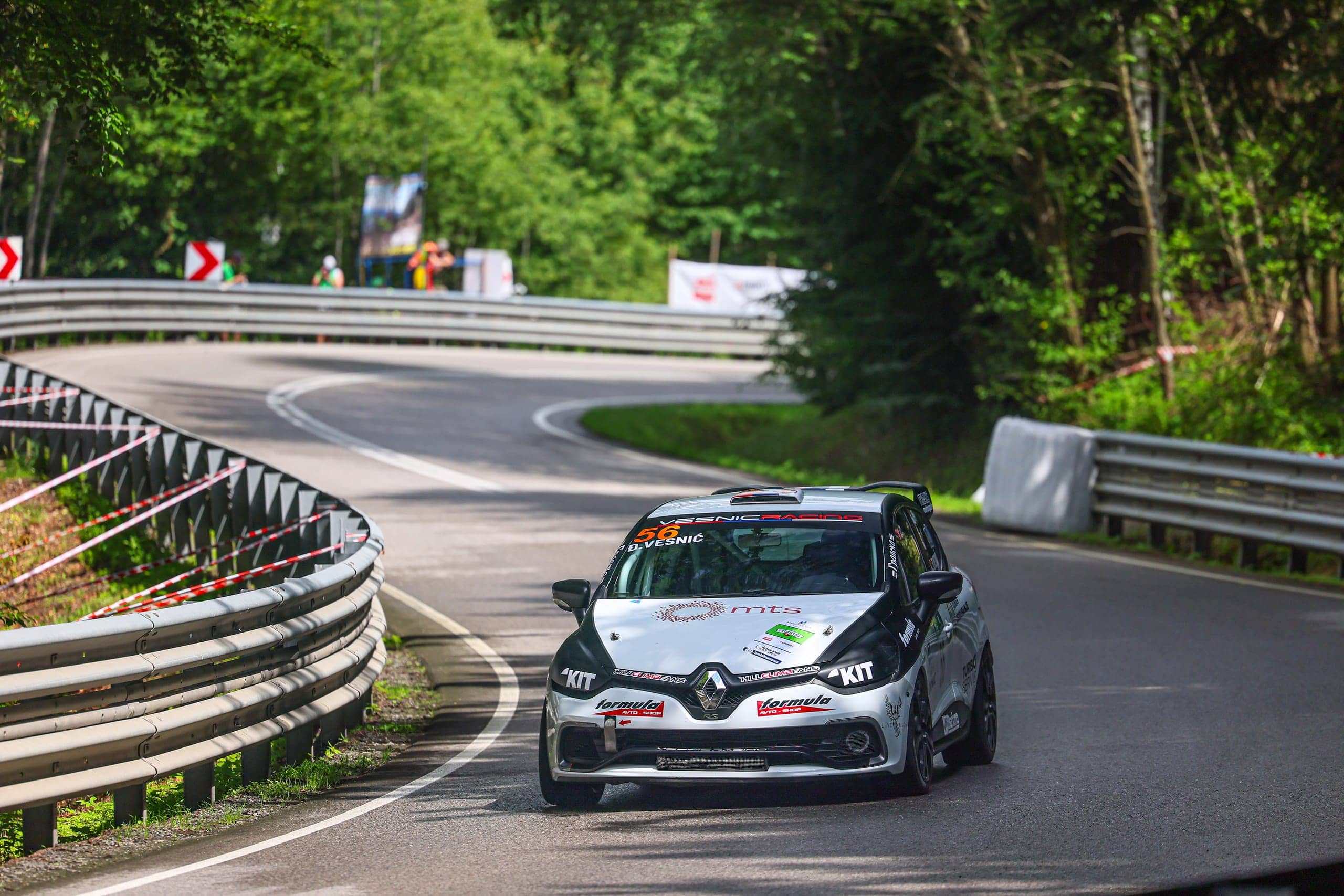 Clio #56 kroz nagnuti zavoj