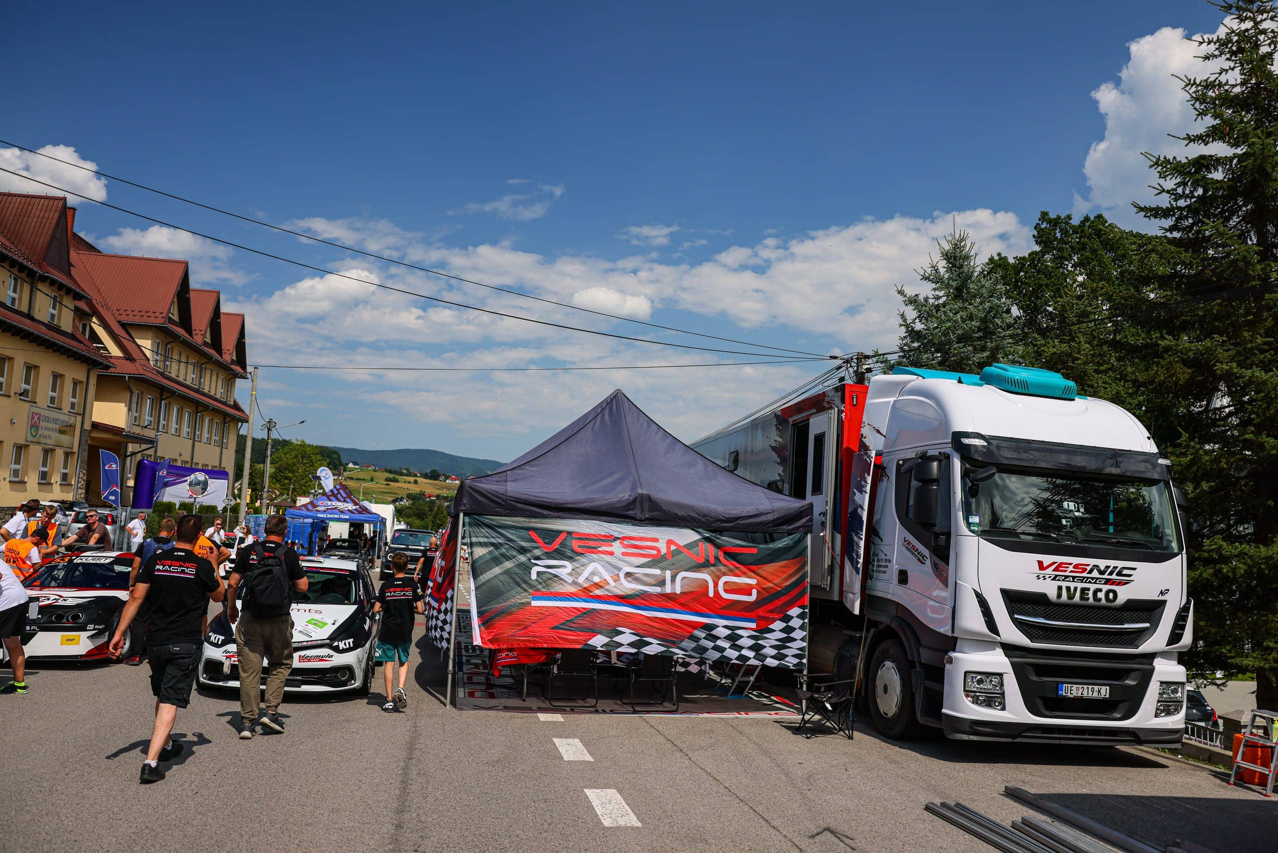 Transporter Vesnić Racing tima u srcu servisnog prostora