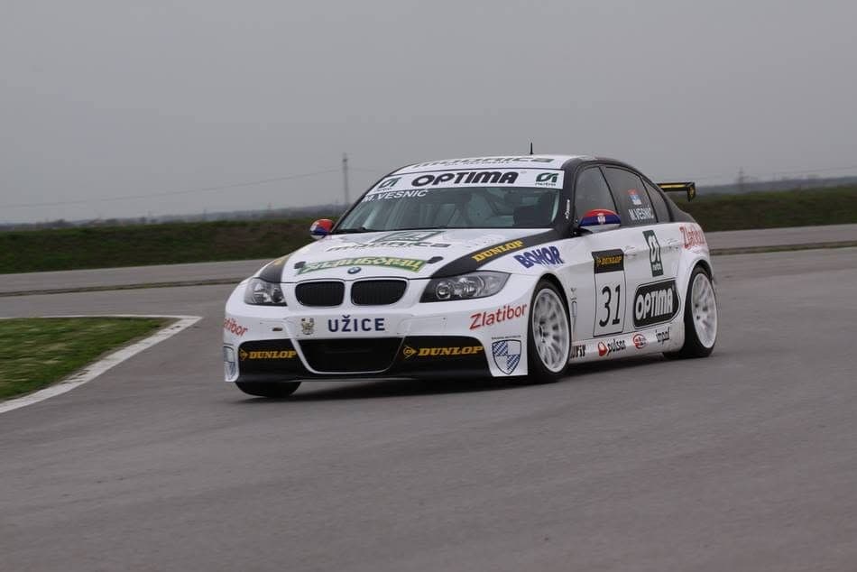 BMW 320si u punoj brzini, godine domaćih i zonskih titula
