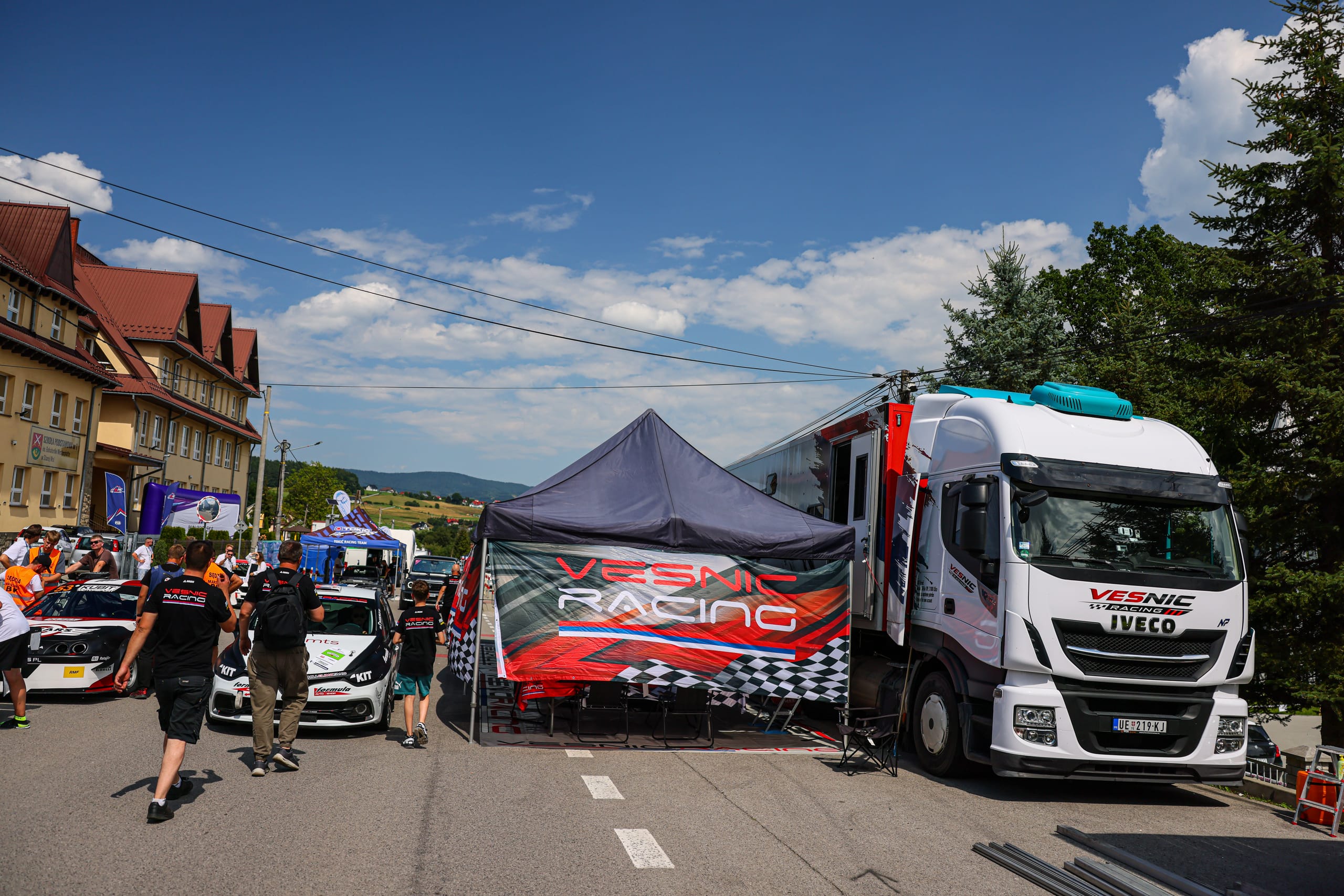 Transporter Vesnić Racing tima u srcu servisnog prostora